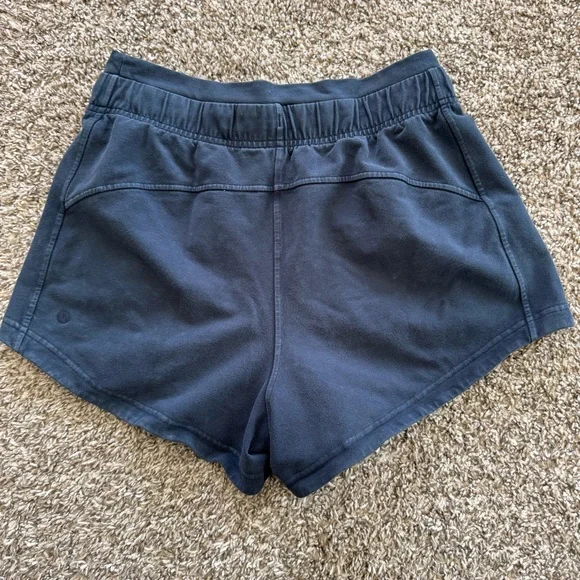 lululemon Women's Inner Glow High-Rise Short 3” in Acid Navy, size 4 - Picture 6 of 7